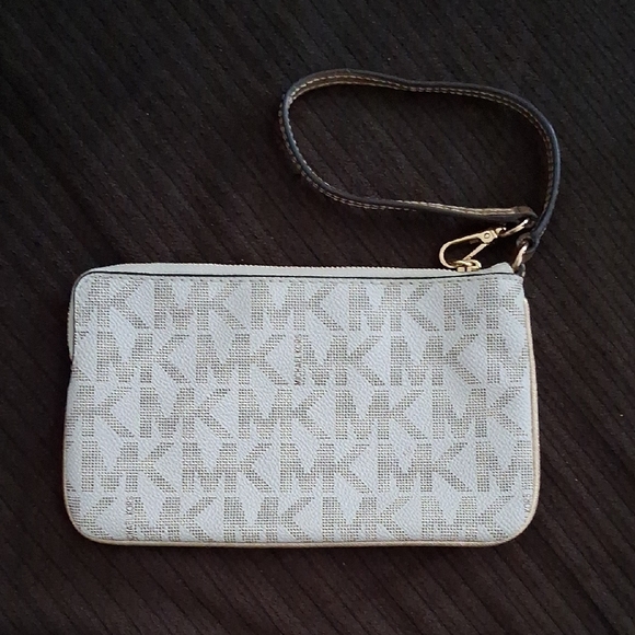 Michael Kors Silver and Gold Star Rocket Wristlet - Picture 2 of 3